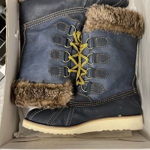 Blue winter boots size 7